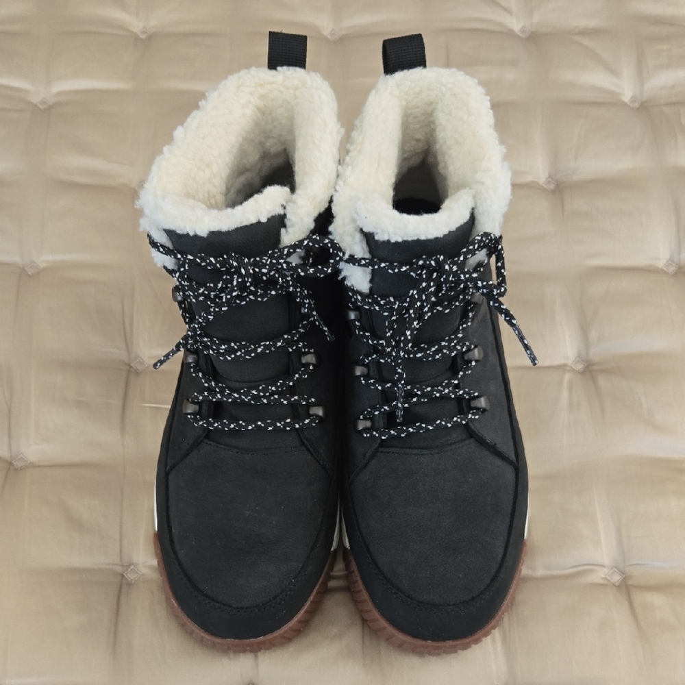 Black Winter Waterproof Boots with Cream Lining
